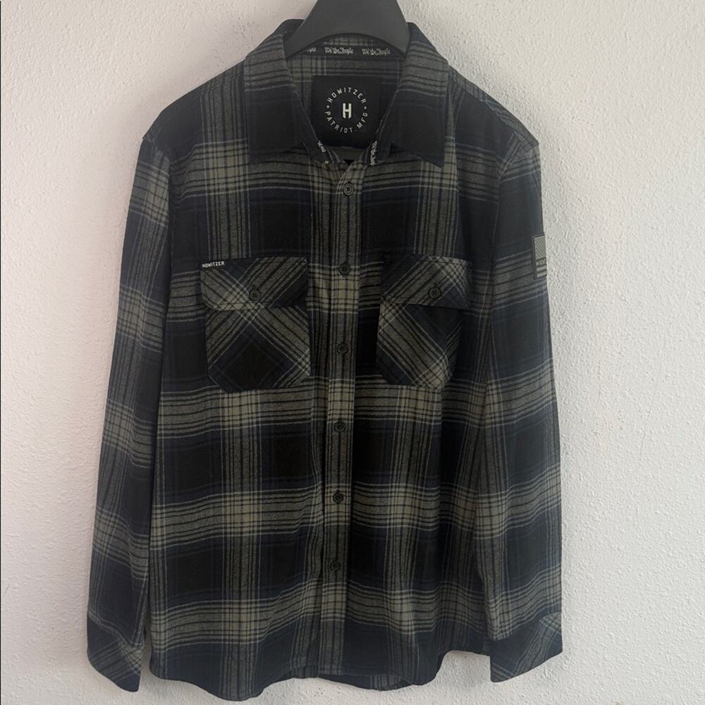 Howitzer Patriot MFG Men Blue and Gray Plaid Button-Up Longsleeve Shirt Size L